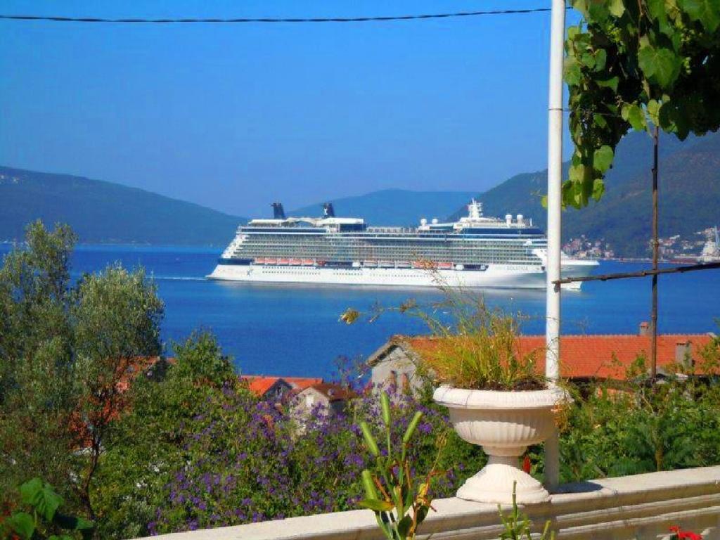 Villa Lastva Apartments Tivat Ngoại thất bức ảnh