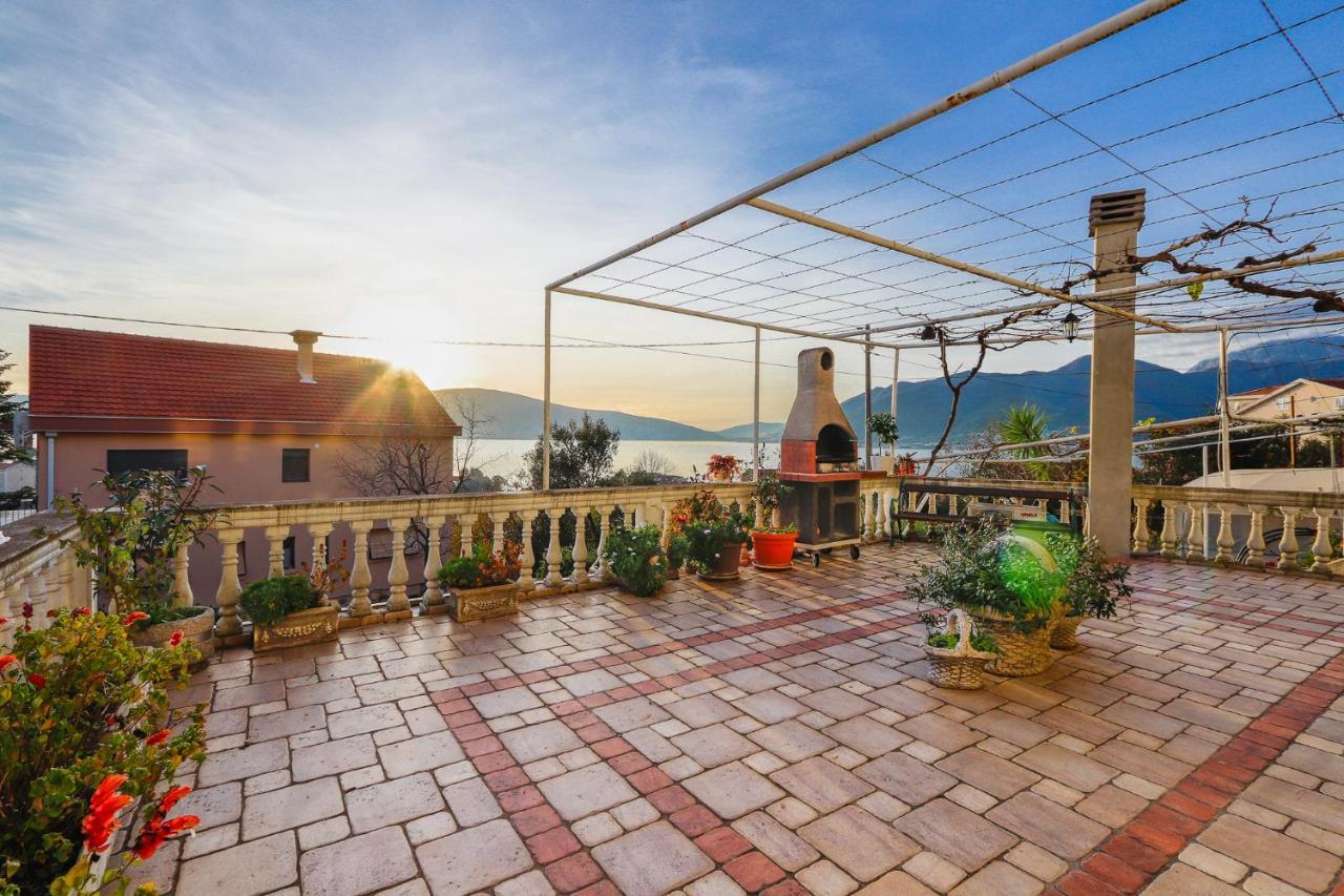 Villa Lastva Apartments Tivat Ngoại thất bức ảnh